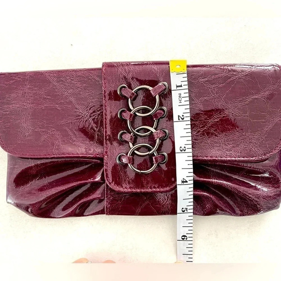 Giannini/ Clutch/ Burgundy faux leather and metal ring detail - Picture 6 of 8